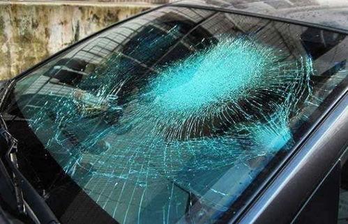 百姓大爆料玻璃破碎视频,惊险瞬间！百姓大爆料玻璃破碎现场视频曝光